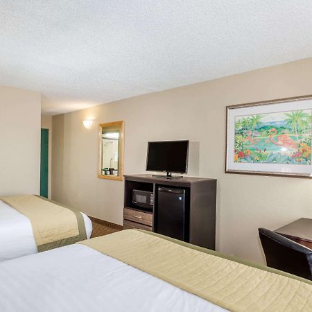 Baymont By Wyndham Fort Myers Airport Chambre photo