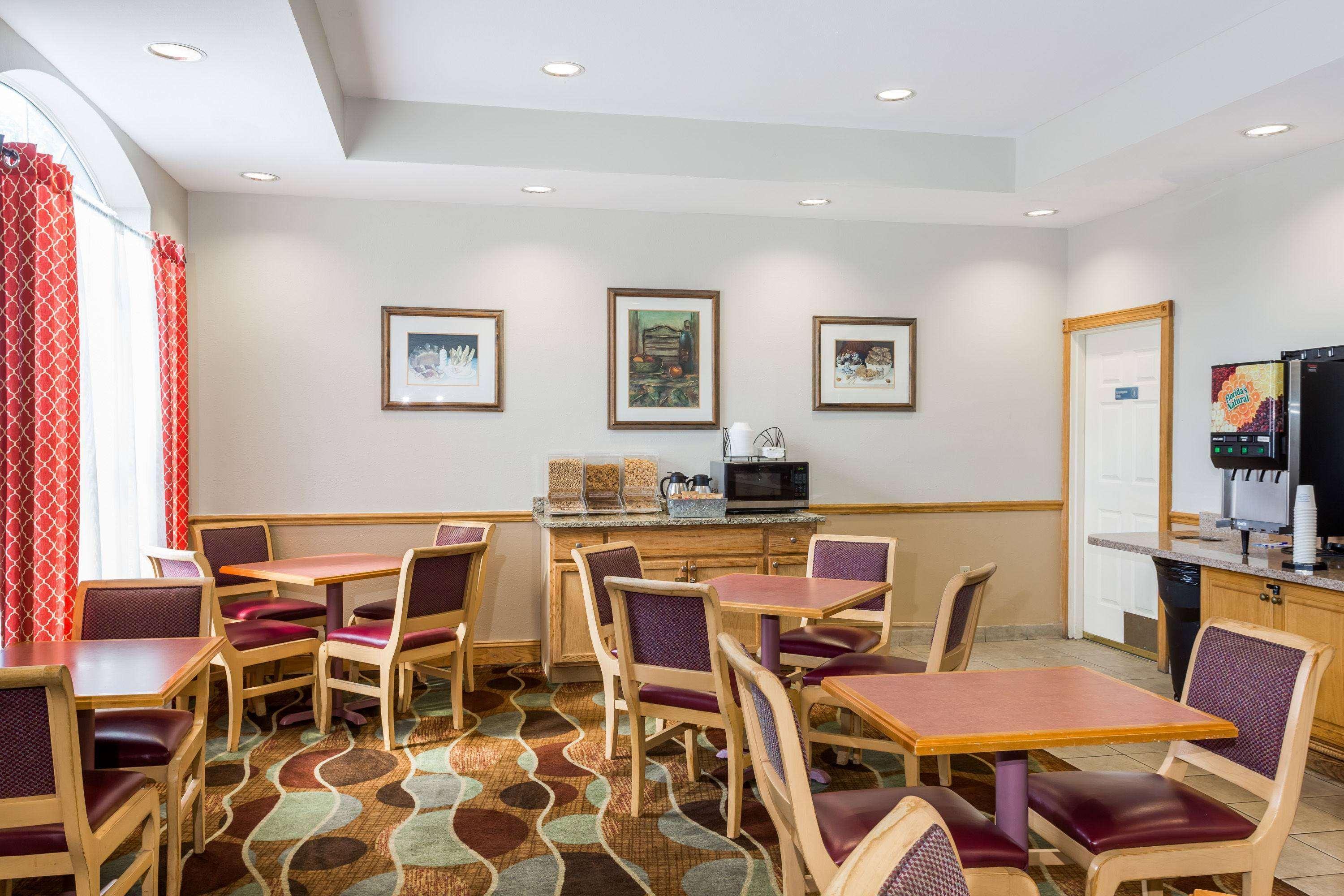 Baymont By Wyndham Fort Myers Airport Extérieur photo