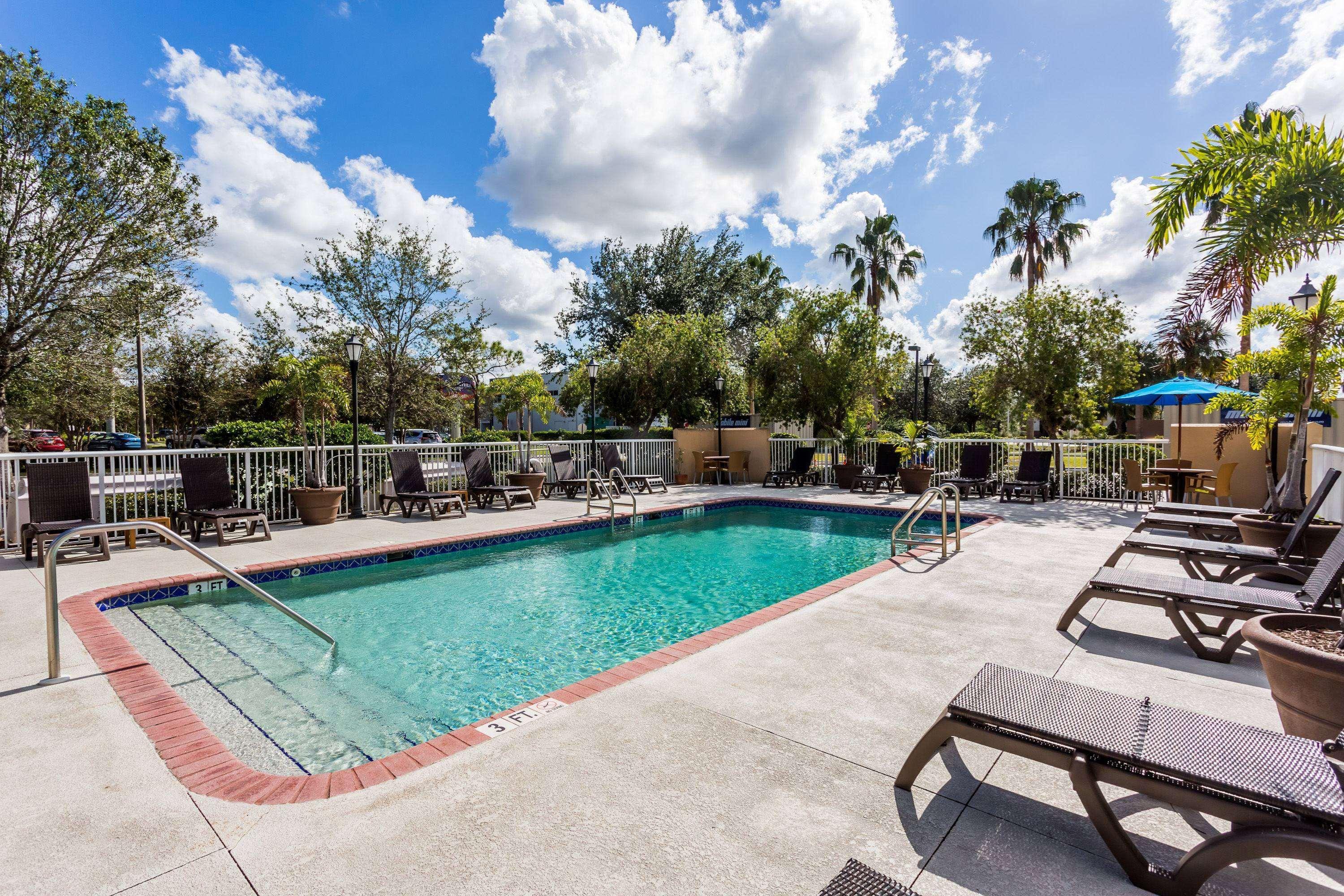 Baymont By Wyndham Fort Myers Airport Extérieur photo