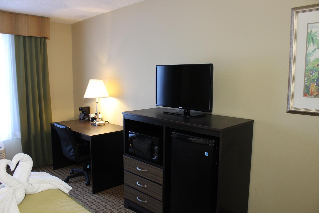 Baymont By Wyndham Fort Myers Airport Extérieur photo
