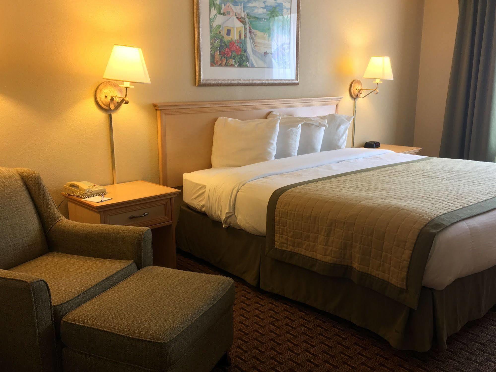 Baymont By Wyndham Fort Myers Airport Extérieur photo