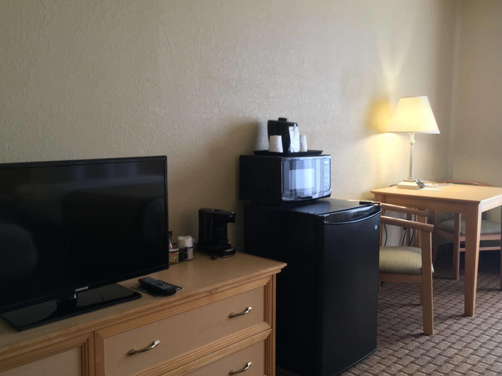 Baymont By Wyndham Fort Myers Airport Extérieur photo