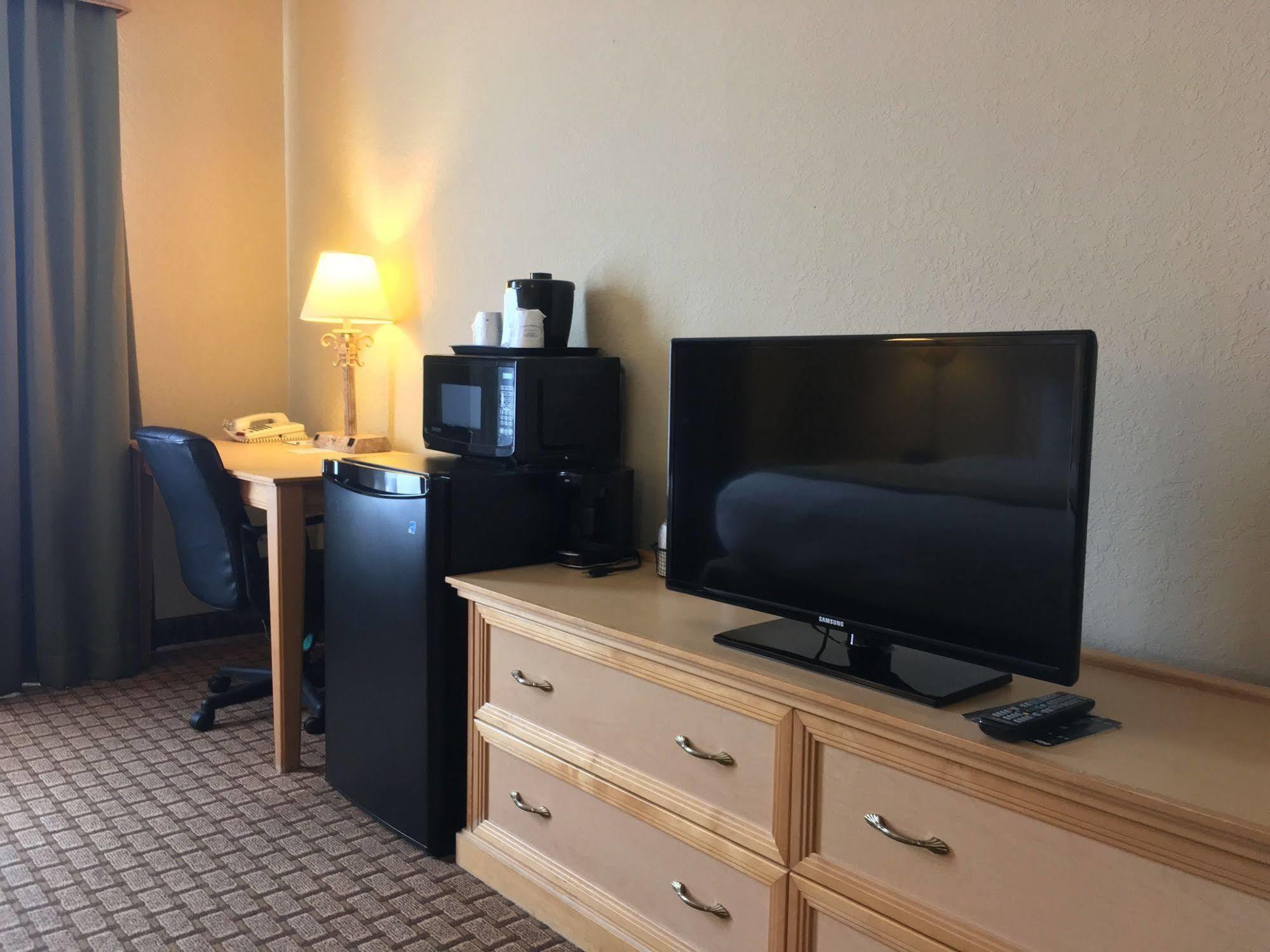 Baymont By Wyndham Fort Myers Airport Extérieur photo