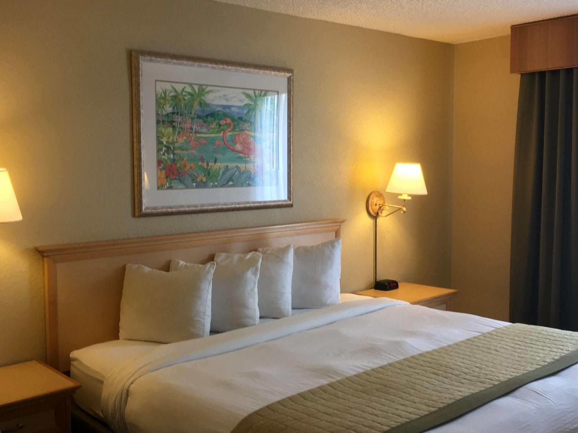 Baymont By Wyndham Fort Myers Airport Extérieur photo