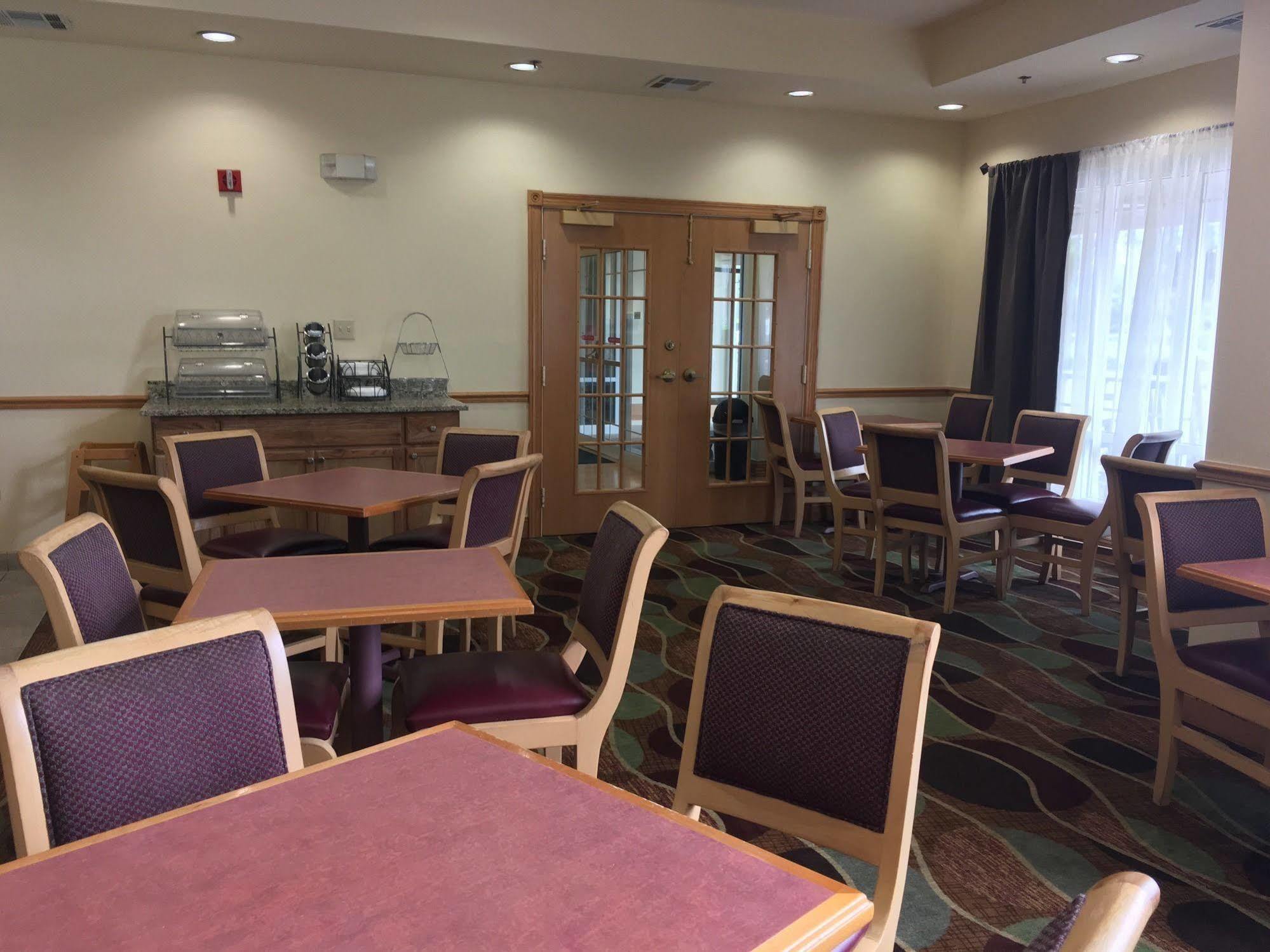 Baymont By Wyndham Fort Myers Airport Extérieur photo